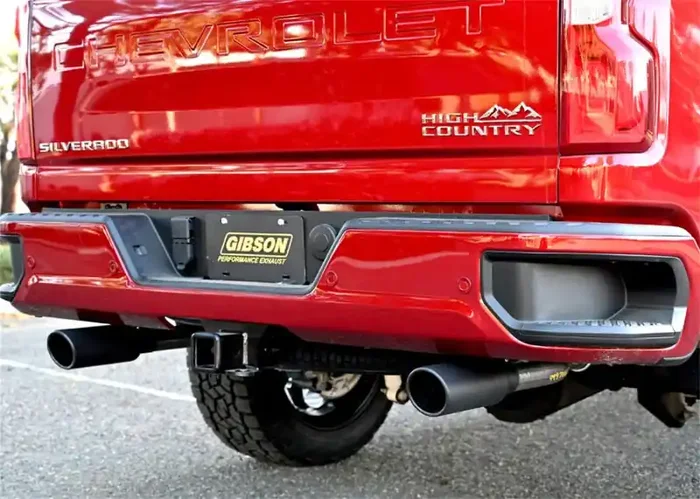 Gibson 20-21 Chevy Silverado 6.6L 2.5in Cat-Back Dual Split Exhaust System Stainless – Black Elite