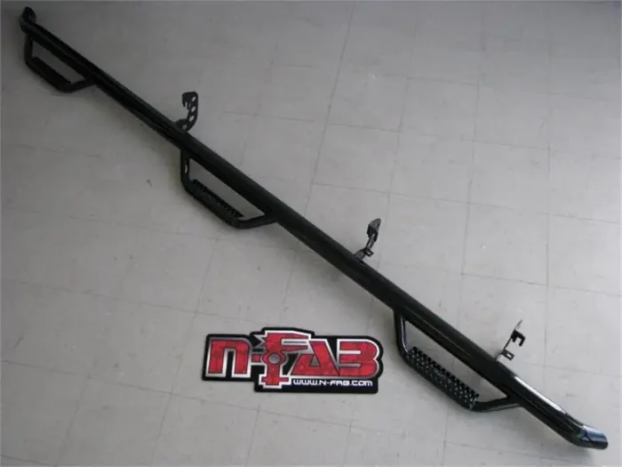 N-Fab Nerf Step 2017 Chevy-GMC 2500/3500 Crew Cab 8ft Bed – Gloss Black – Bed Access – DRW – 3in